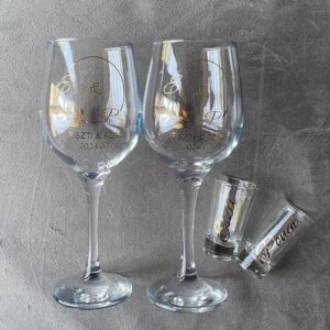 Egyedi borospohár szett